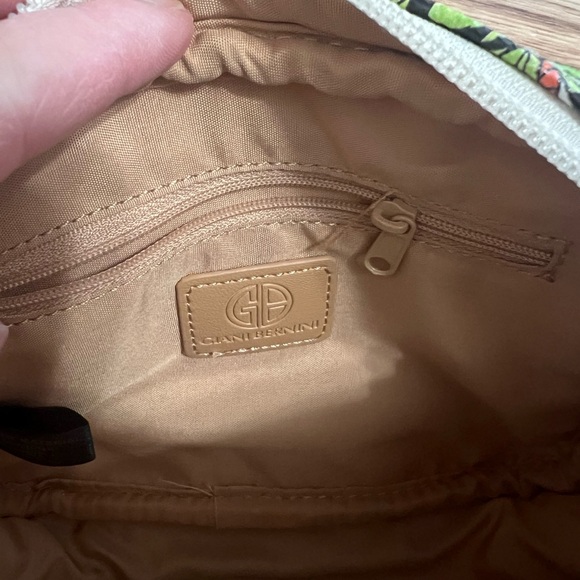 Giani Bernini White Rose Block Signature Floral Butterfly crossbody bag - Picture 2 of 8